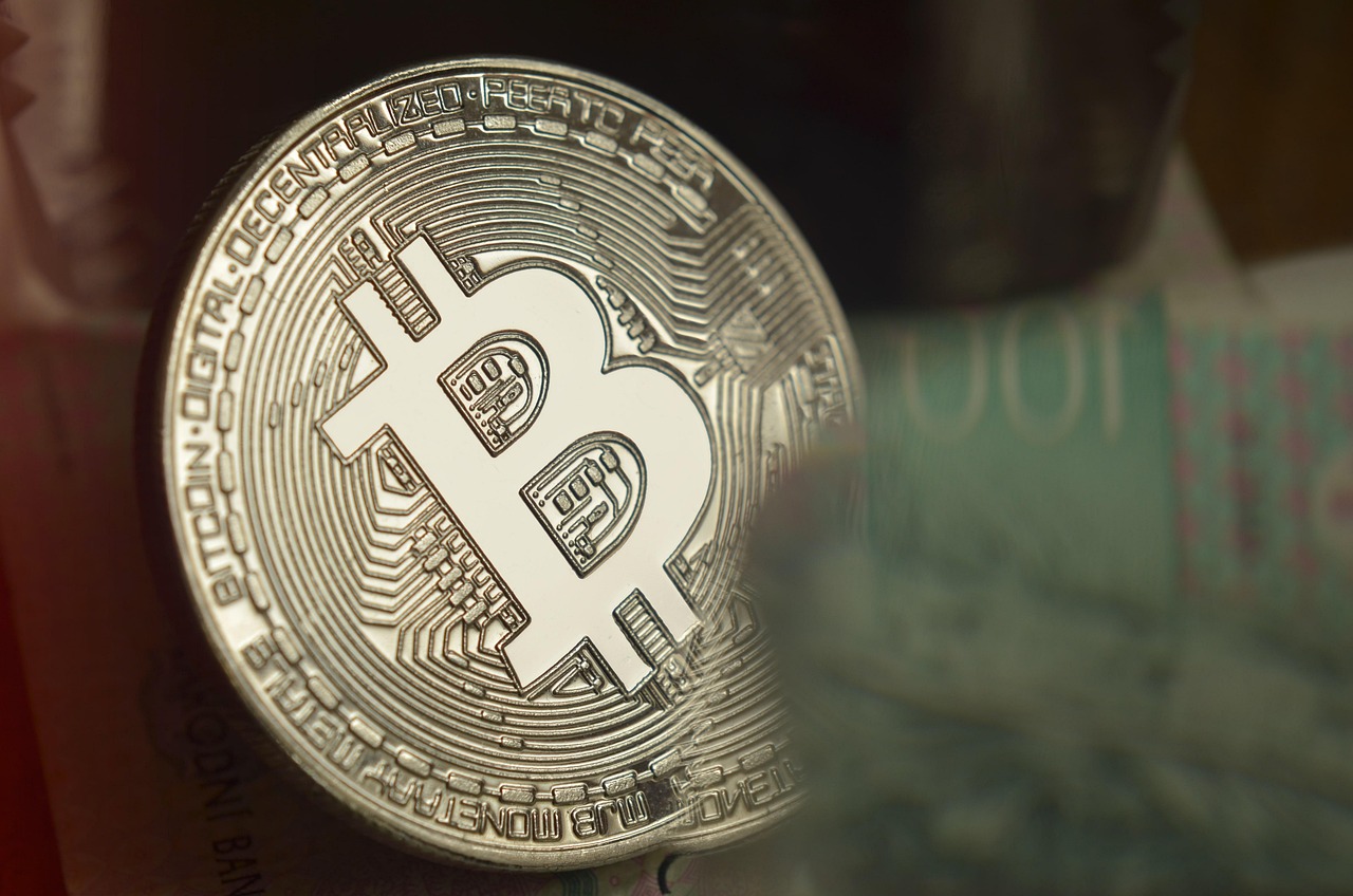 马斯克回归特斯拉、减少DOGE工作！TSLA与狗狗币双双暴涨